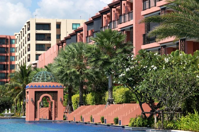 retire in hua hin