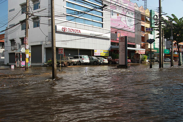 Thai Floods: Six Boats Pushing Flood Water