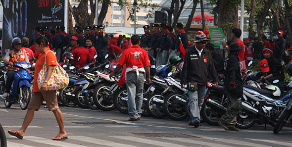 Red Shirt Dindaeng