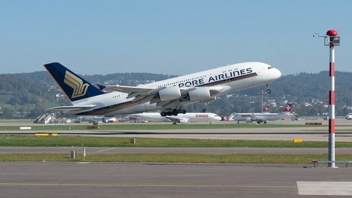 singapore airline takeoff