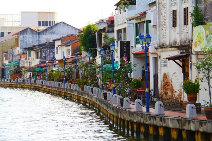 Relax in restaurant at Malacca River