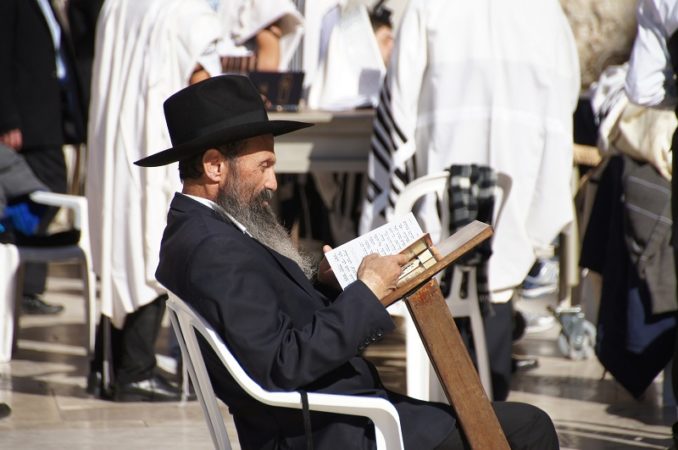 Jewish to learn Hebrew