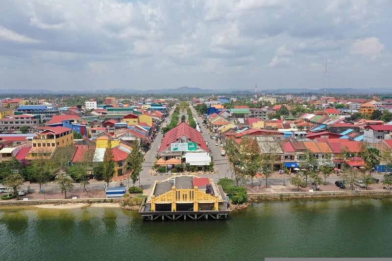 Kampot photo of the town and the river