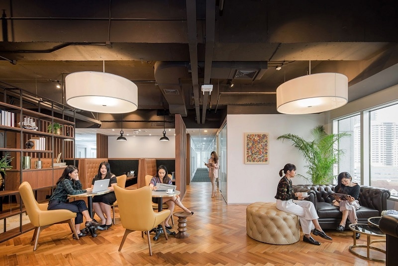 an open lobby and meeting space in Virtual Offices in Silom, Bangkok by SERVCORP. 