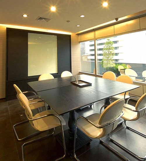 An office meeting groom in Chitlom, Bangkok by UnionSPACE