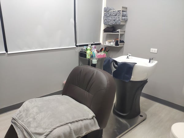 hair cleaning at a hair transplant clinic