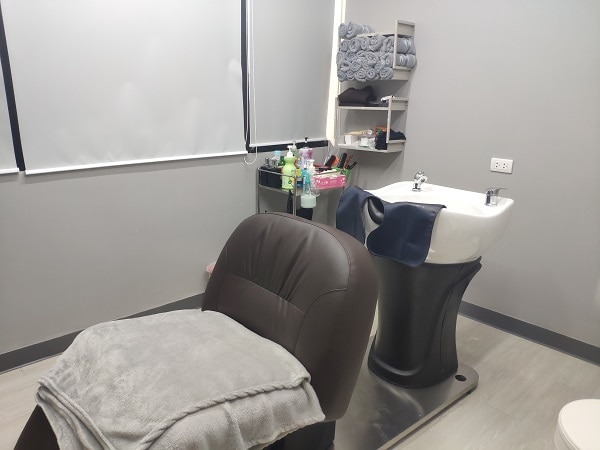 Haarreinigung in einer Haartransplantationsklinik