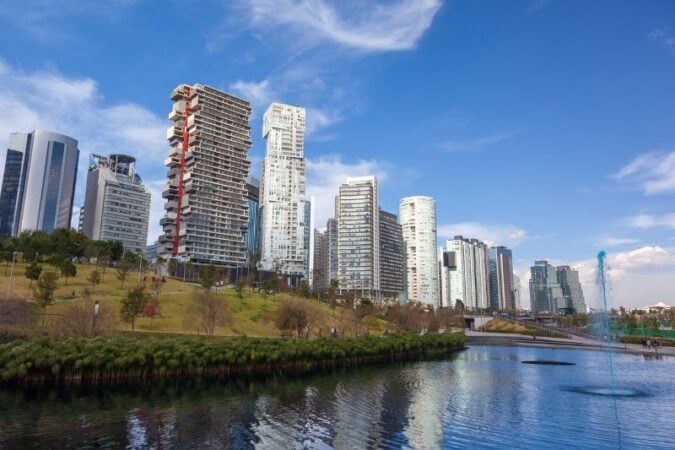 office buildings in La Maxicana