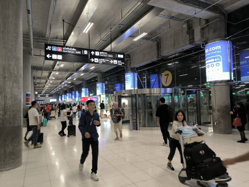 paragem de autocarros no aeroporto BKK