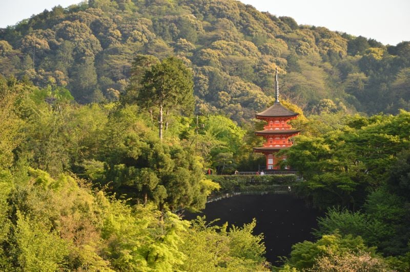red pagoda in kiyomizu temple