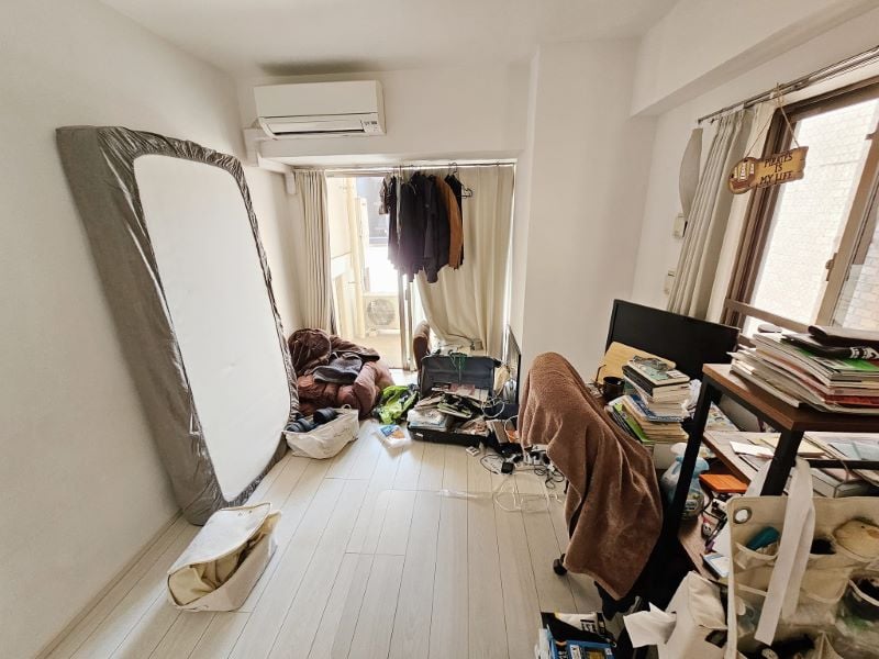 moving out from a room in Japan