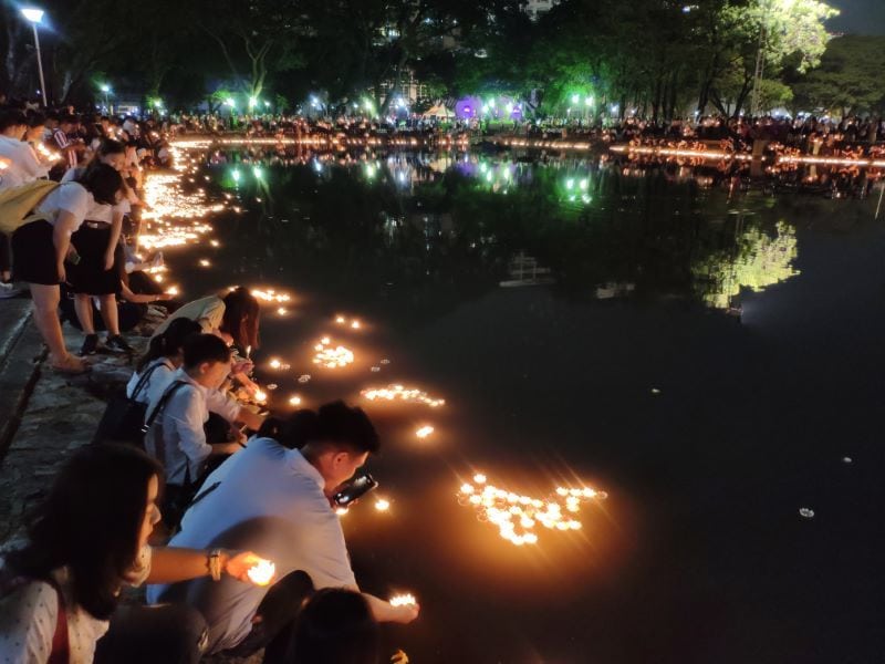 Loy kratong festival