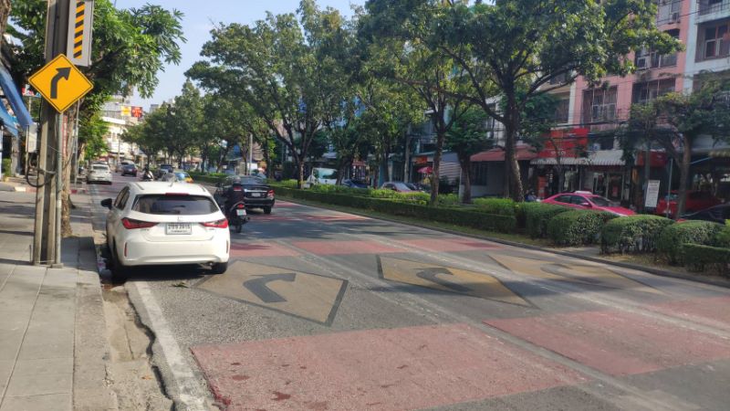 solid line lane markings Thailand