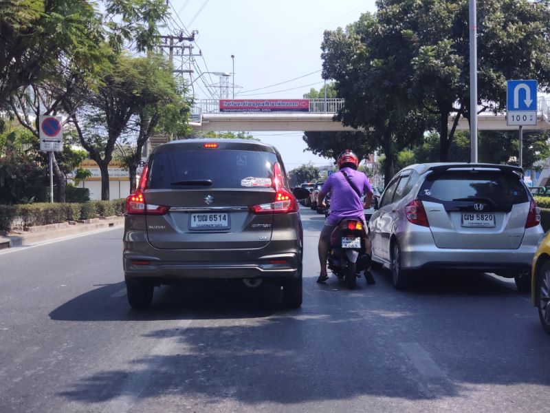 rücksichtsloser Fahrer in Bangkok