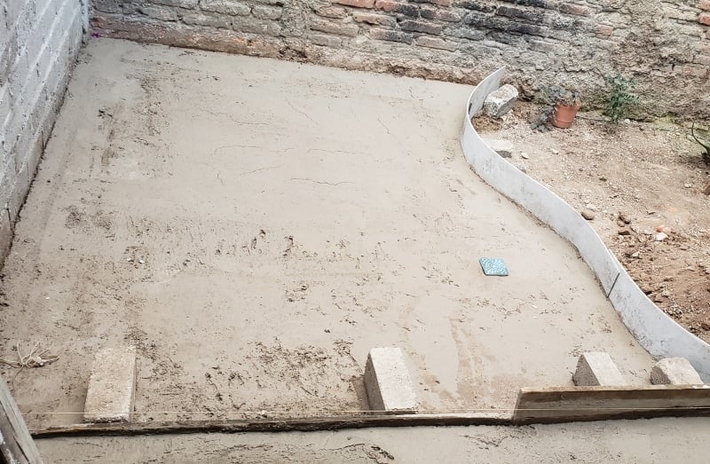pouring curved concrete patio floor