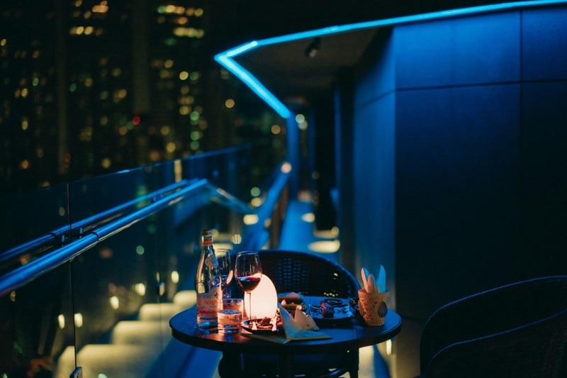 hi-so rooftop cocktail bar