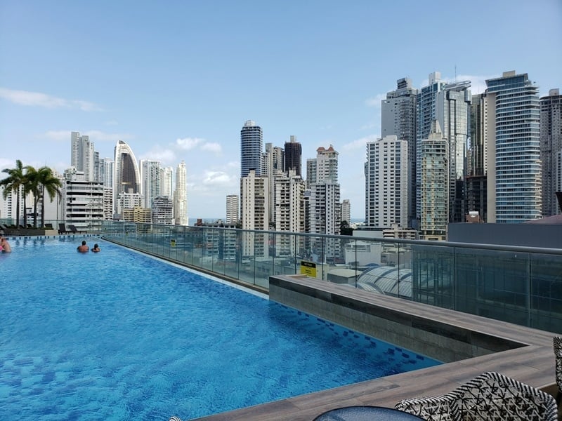 Dachterrassenpool in Panama City