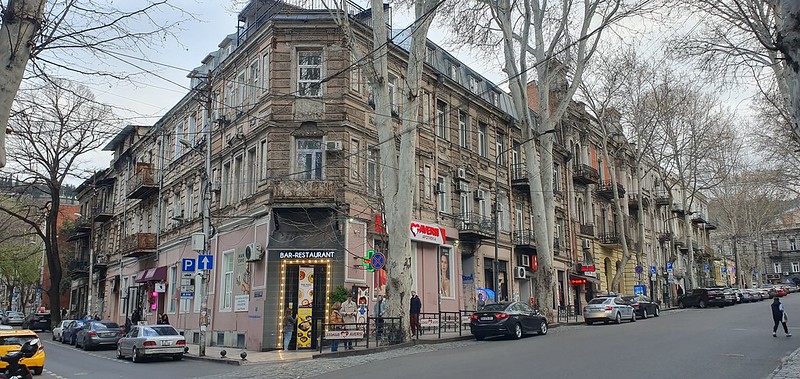 Loja e restaurantes em Sololaki