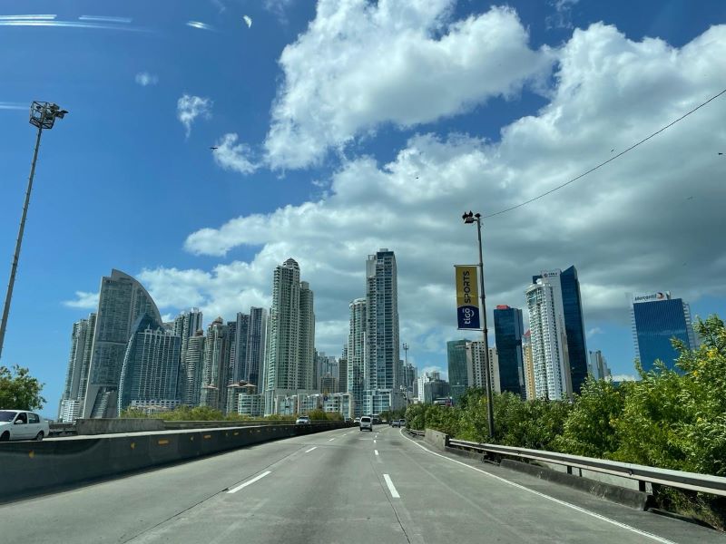 The Corredor Sur highway running toward the Panama City skyline