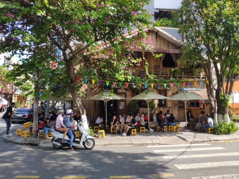 A busy street cafe in Da Nang, Vietnam